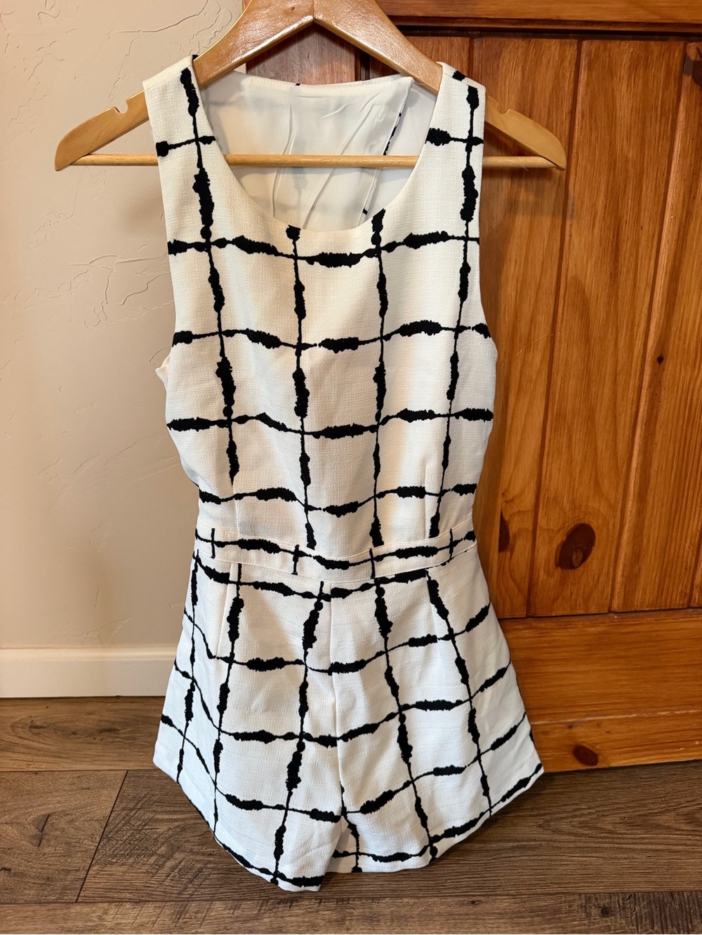 Black White Grid Print Open Back Romper Sleeveless Textured Overlay Small